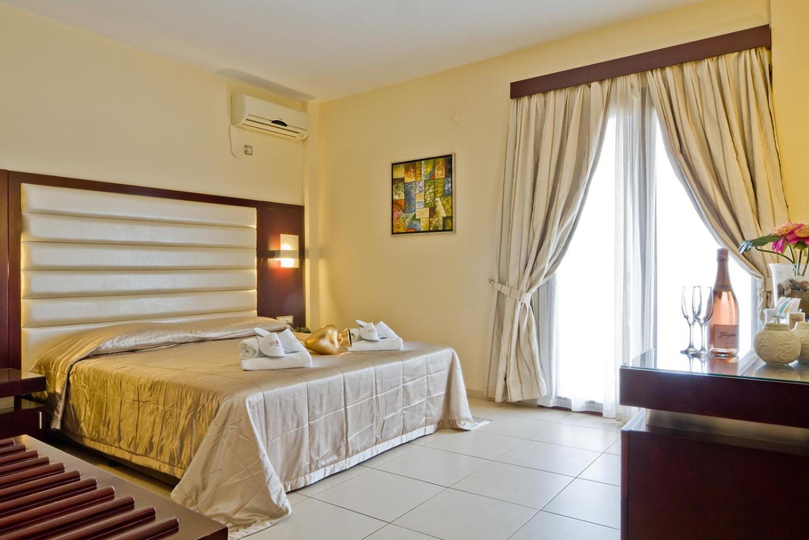 كارباثوس Socrates Hotel Apartments المظهر الخارجي الصورة